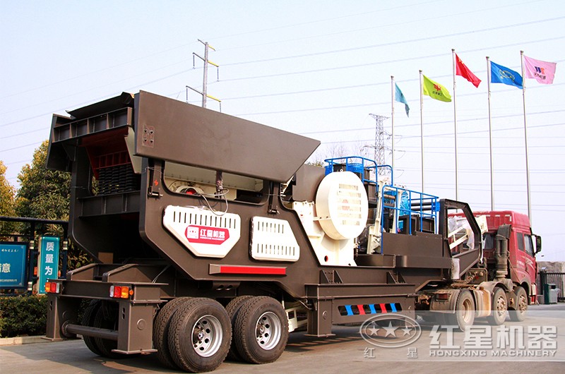 時(shí)產(chǎn)200噸小型移動(dòng)破碎車，配顎破機(jī)，發(fā)往湖北市場(chǎng)