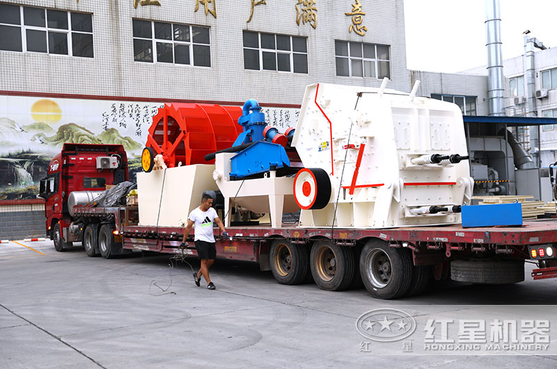 反擊破碎機設備裝車發往浙江 反擊破碎機設備裝車發往浙江